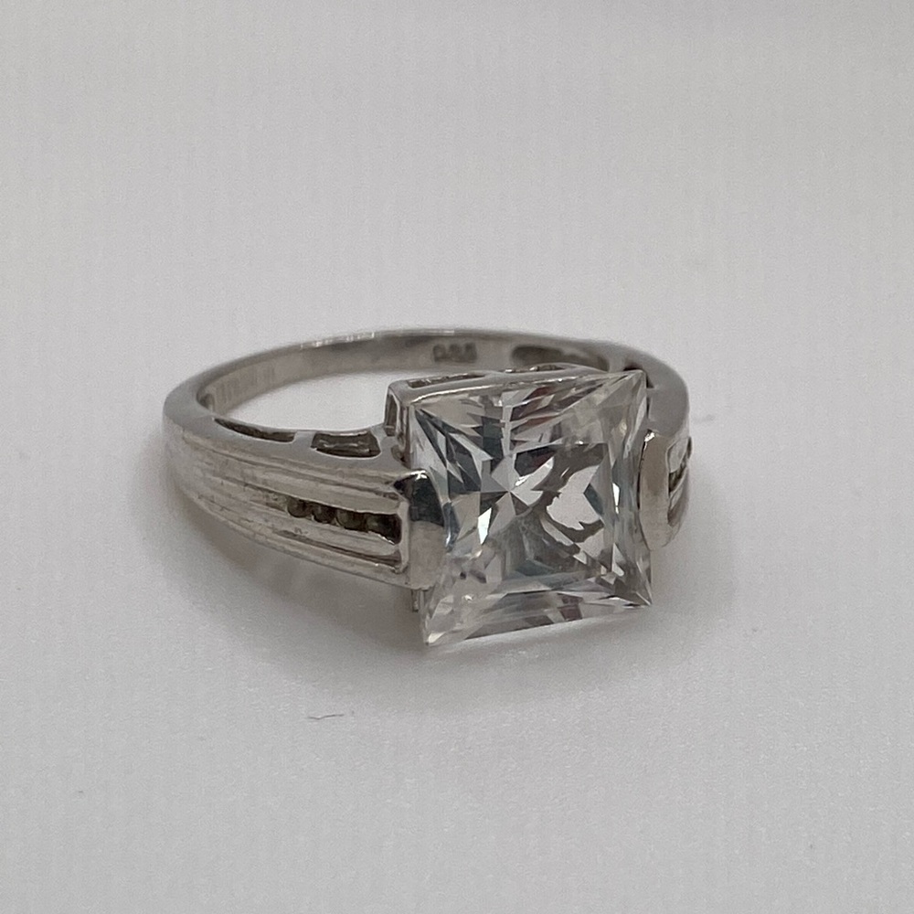 Sterling silver cubic zirconia ring size 8